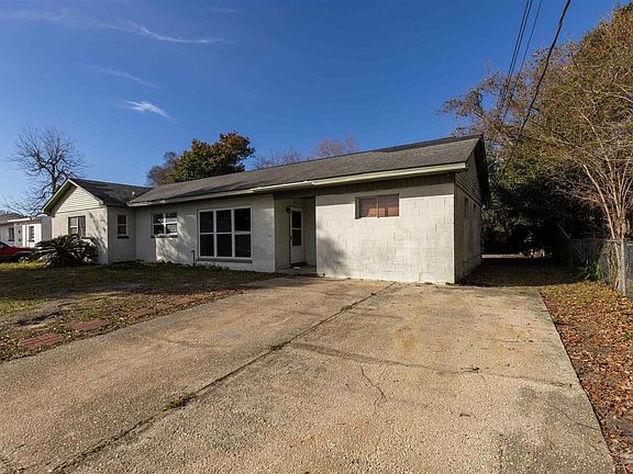 3rd image of 4 Dorsay Ln