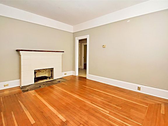 3rd image of 350 Stewart Ave