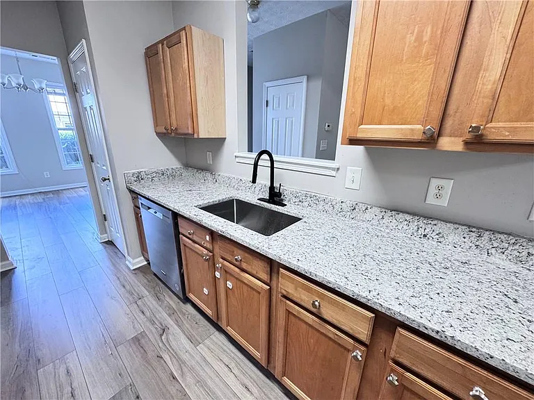 3044 Kentmere Dr — Photo 10