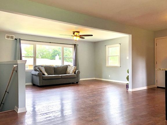 4th image of 1384 Riverlane Dr