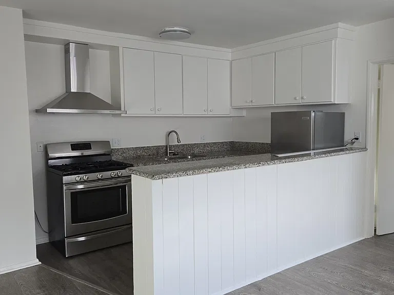 821 9th St #10 — Photo 3