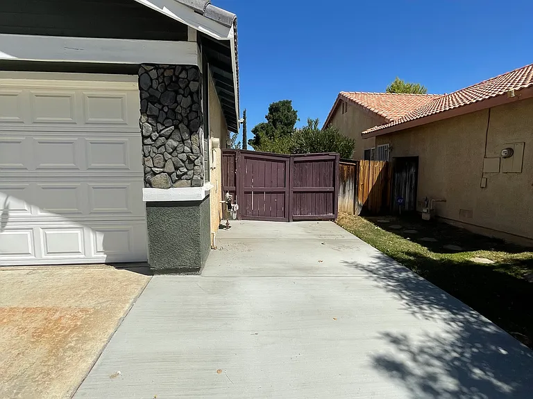 2611 Gemstone Ave — Photo 2
