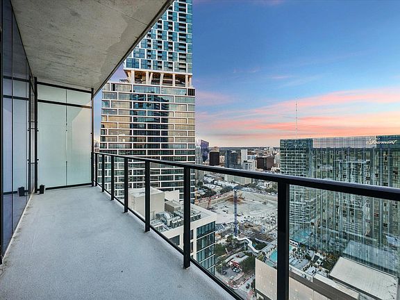 2nd image of 610 Davis St #3806
