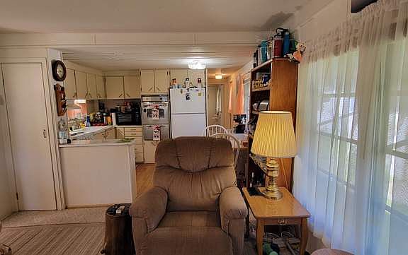 5th image of 1208 Lee St #160