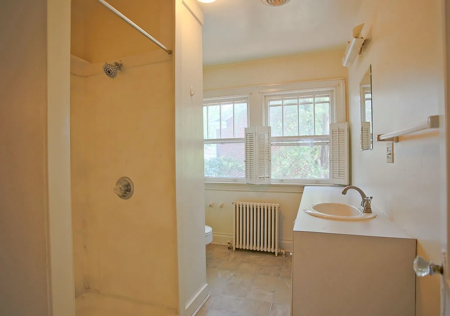 1017 Locust Avenue — Photo 1