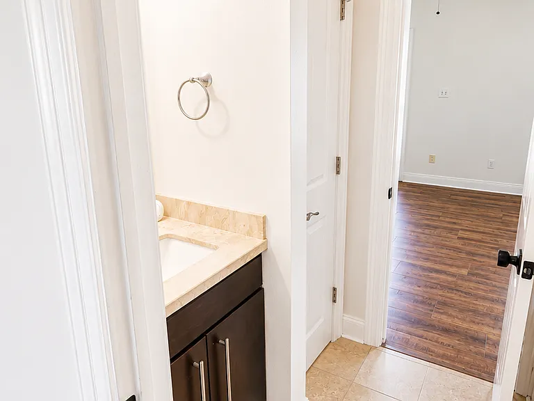 118 Country Manor Rd — Photo 14