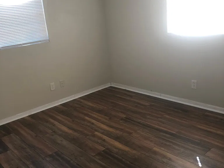 504 Belmont St — Photo 28