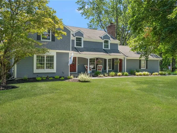 1 Pierce Ct, Barrington, RI 02806