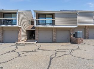 64 Overlook Dr #1610, Clinton, NJ 08809