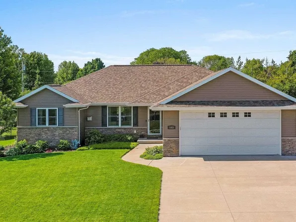 1921 Jacobsen Rd, Neenah, WI 54956