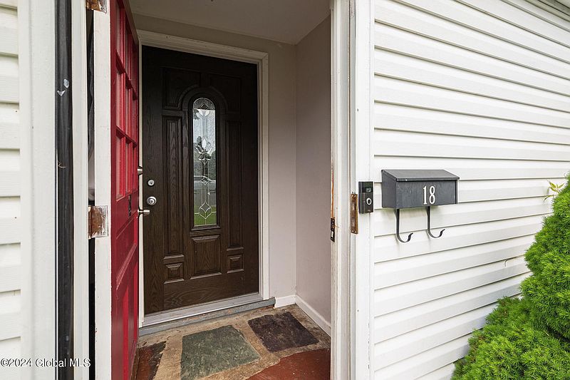 3rd image of 18 Jermain Street