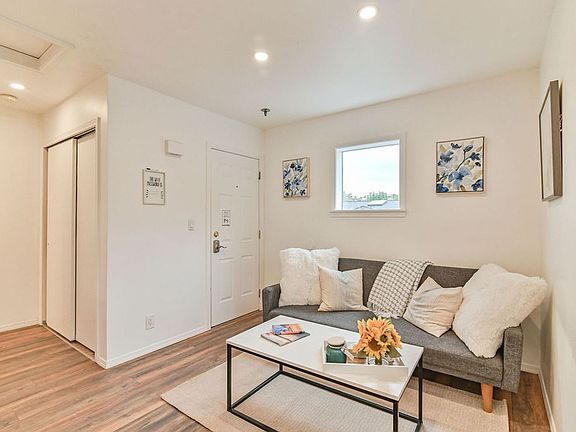 5th image of 823 Nob Hill Ave N #4