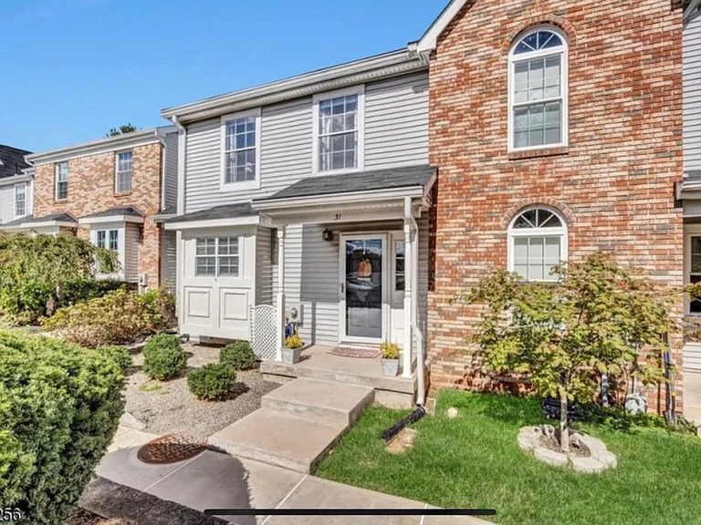 31 Chetwood Ct — Photo 1