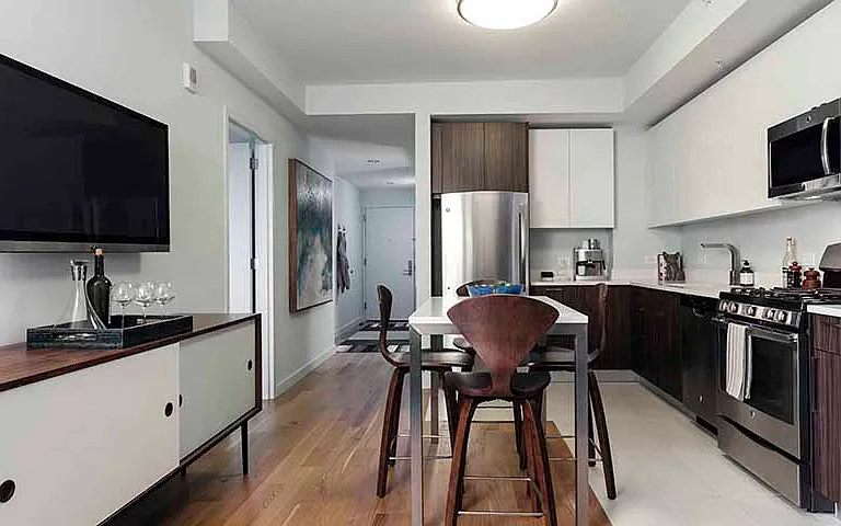 425 Warren St #8-1 — Photo 2