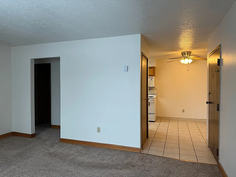 Crestwood Apartments — Photo 21