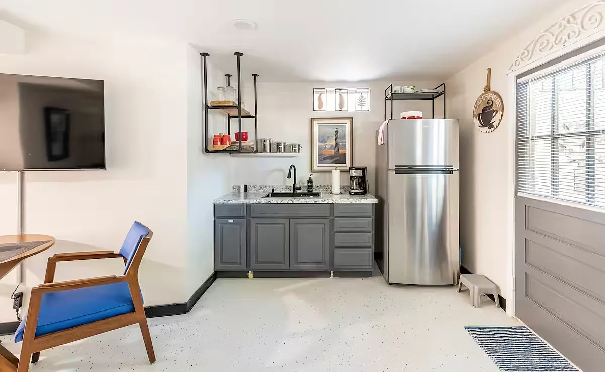 1 bed, 700 sqft, $1,300 — Photo 4
