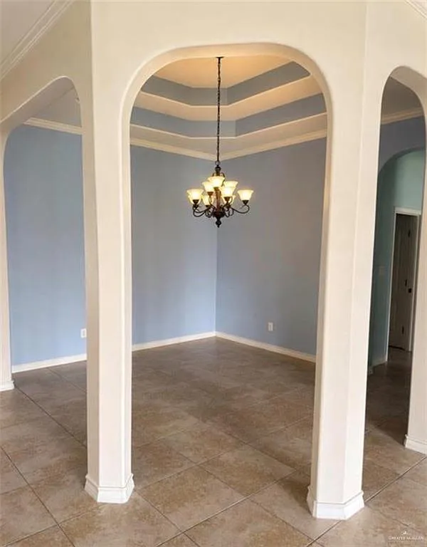 4 bed, 2.5 bath, 2199 sqft, $2,500 — Photo 3