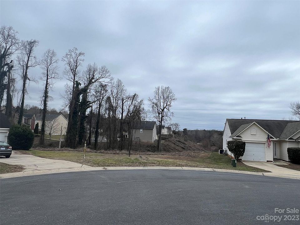 2nd image of 112 Endicott Ct #25