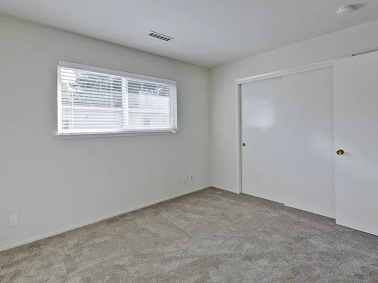 301 College Ave — Photo 11