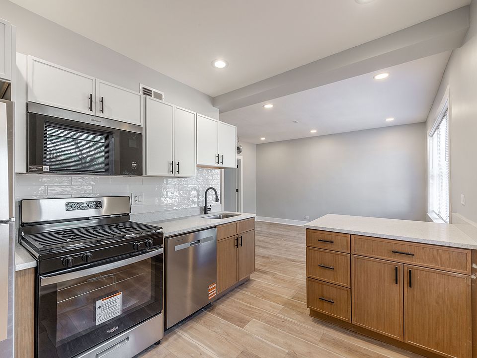 1st image of 8001 Edgewater Rd APT 102