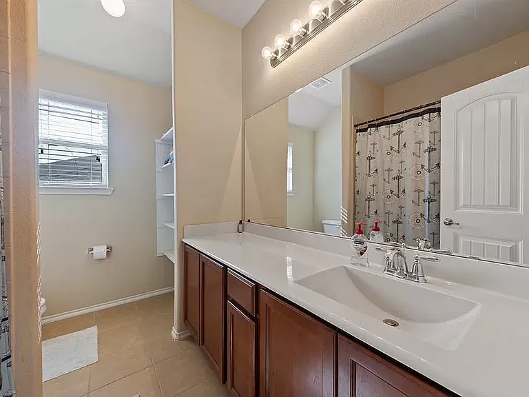 1701 Twin Hills Way — Photo 20