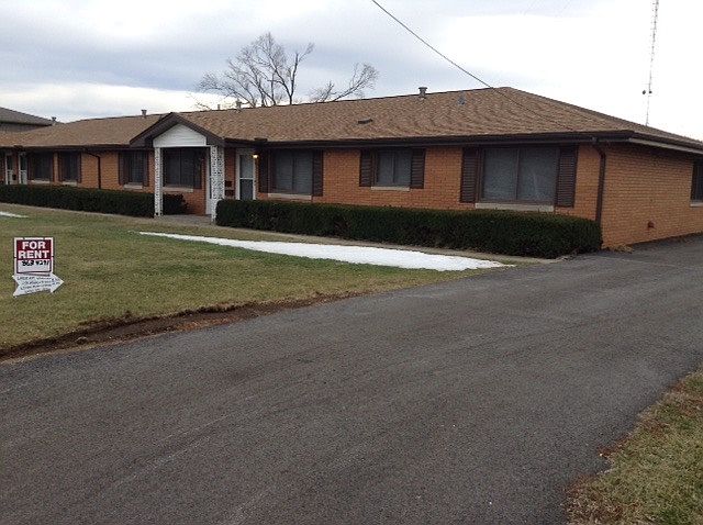 Front view ... Apt A is the first apt on the right