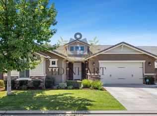 1632 N Broadbent Ln, Clovis, CA