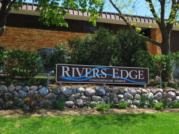 4155 West Rivers Edge CIRCLE #17, Brown Deer, WI 53209
