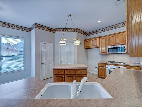 5th image of 6600 Fox Glen Dr