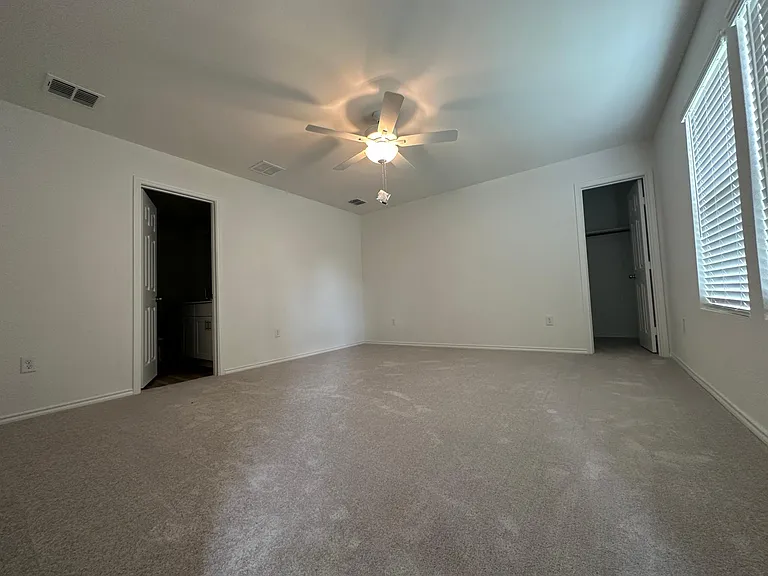 2533 Creekbend Dr — Photo 8