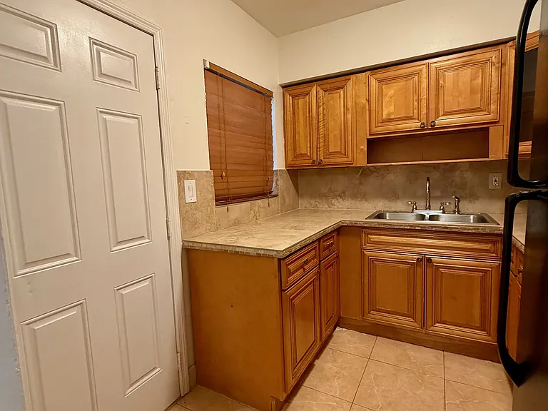 231 S Palmway #4 — Photo 3