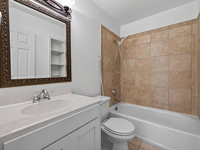 1202 Knollpark Cir — Photo 24