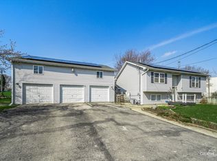 1095 Rathbone Ave, Aurora, IL 60506