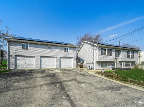 1095 Rathbone Ave, Aurora, IL 60506