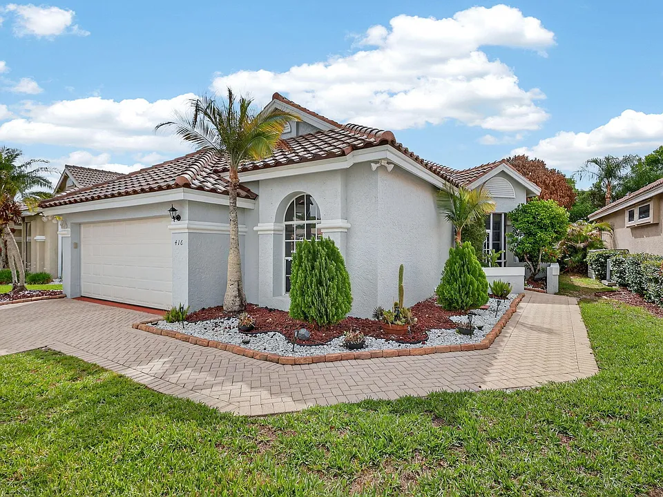 416 SW Horseshoe Bay