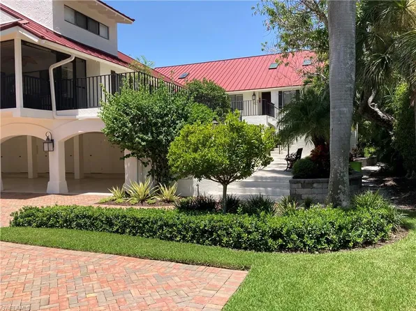 375 8th Ave S D, Naples, FL 34102