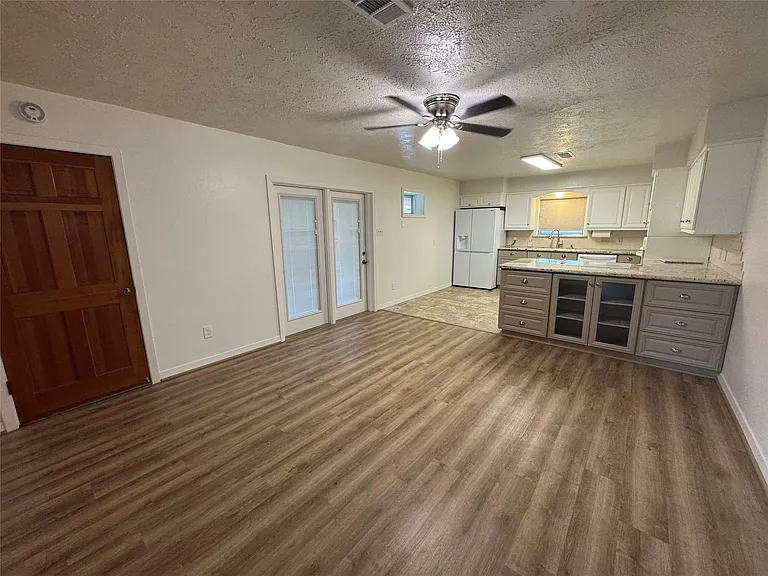 2611 Prairie Ave — Photo 25