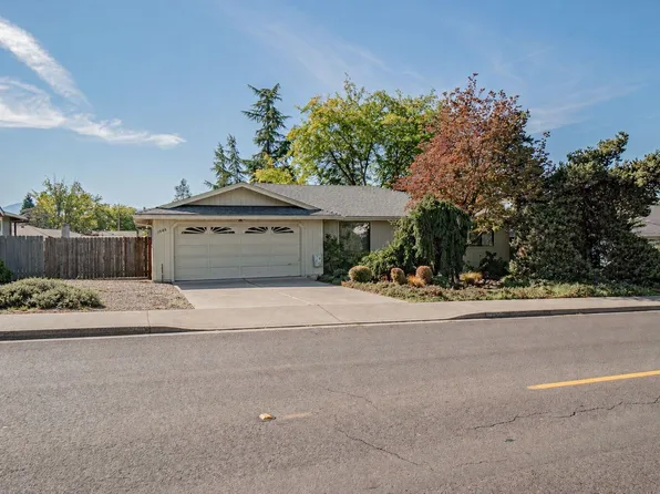 1546 Roberts Rd, Medford, OR 97504