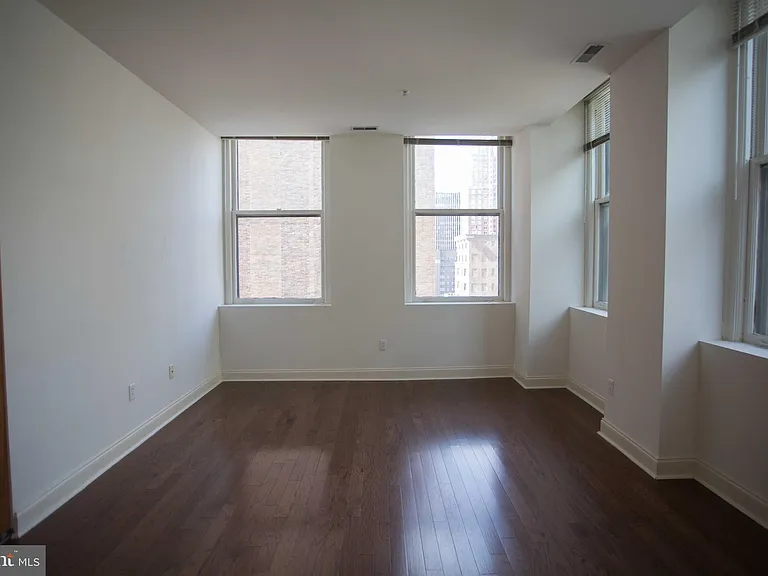 1600-2 Walnut St #501 — Photo 9
