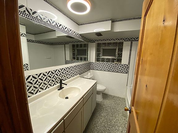 5th image of 614 S 11th Ave