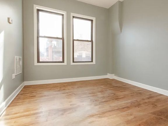 2nd image of 925 S Laflin St #2R