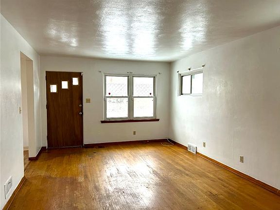 2nd image of 633 Jeanette Ave