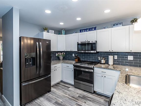 3rd image of 3277 Country Hollow Dr