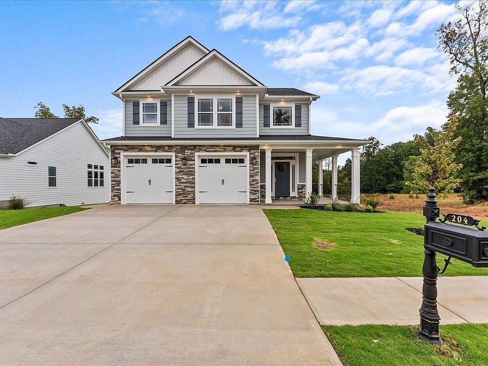 1st image of 204 Double Crest Dr
