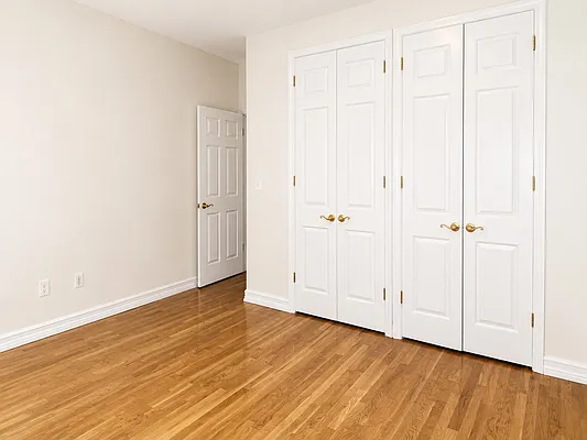 Bedroom, photo 1