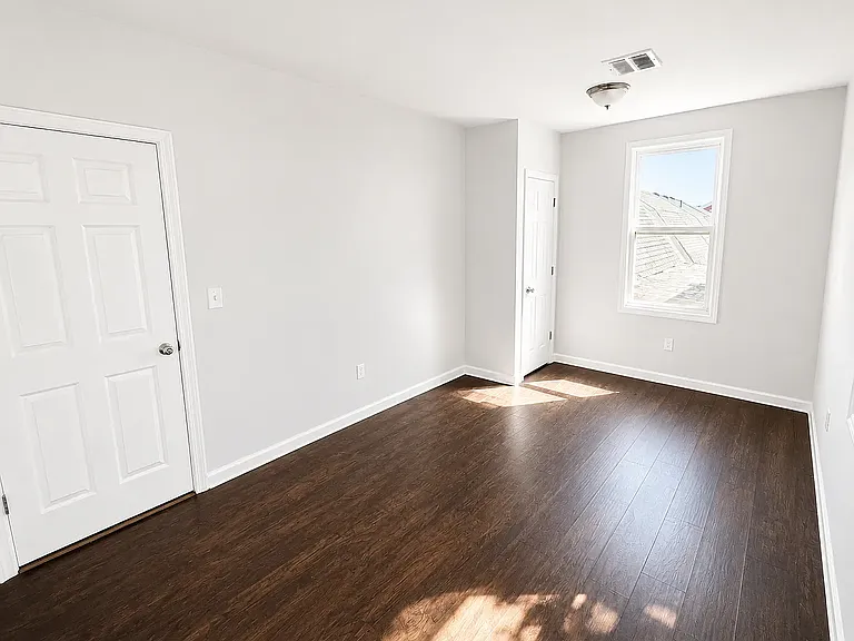 37 Seymour Ave — Photo 5