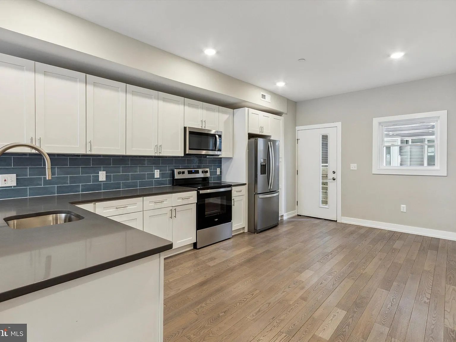 3 bed, 3.5 bath, 1578 sqft, $2,200 — Photo 2