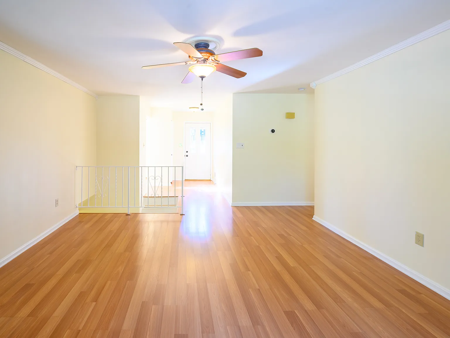 3 bed, 2.5 bath, 2490 sqft, $3,800 — Photo 4