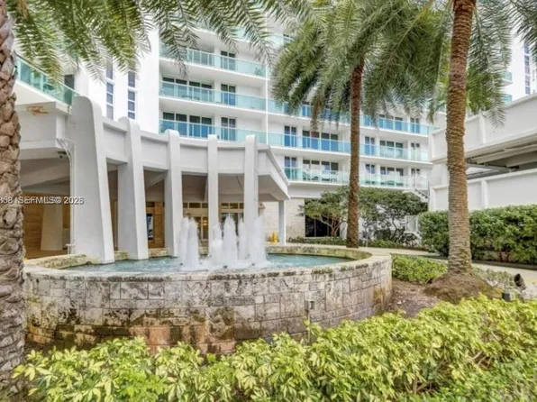 100 Bayview Dr Penthouse 31, North Miami Beach, FL 33160
