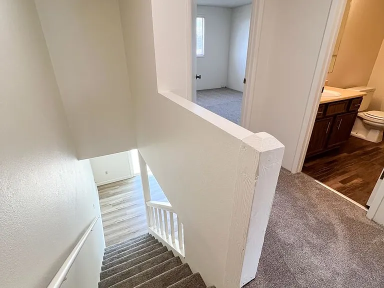 846 Homedale Rd — Photo 17